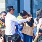Gubernur Kalteng H. Agustiar Sabran saat melepas dan memberikan pembekalan kepada mahasiswa UPR yang akan mengikuti KKN Periode I Tahun 2025
