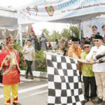 Gubernur Kalteng H. Agustiar Sabran saat melepas peserta Pawai Tarhib dalam rangka Menyambut Bulan Suci Ramadan 1447 Hijriah.