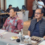 Wagub Kalteng Edy Pratowo, didampingi Asisten Perekonomian dan Pembangunan, Herson B. Aden saat memimpin pertemuan bersama sejumlah stakeholders terkait bidang kehutanan di provinsi Kalteng. Ist