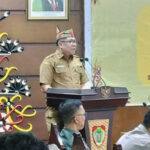 Staf Ahli Gubernur Bidang Pemerintahan, Hukum, dan Politik Darliansyah saat memberikan sambutan pada kegiatan Gema Pancasila Tahun 2026 dengan tema “Dari Nilai ke Aksi Nyata” yang berlangsung di Aula Eka Hapakat Lantai III Kantor Gubernur Kalimantan Tengah, Senin (2/2/2026). (foto : Ist)