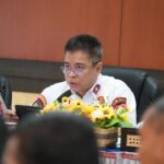 Kepala Dinas Perhubungan Provinsi Kalimantan Tengah, Yulindra Dedy saat memimpin Rapat Forum Lalu Lintas dan Angkutan Jalan. (foto : Ist)