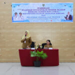 Kepala Disdagperin Provinsi Kalteng Norhani saat menyampaikan sambutannya.