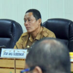 Staf Ahli Gubernur Kalimantan Tengah Bidang Ekonomi, Keuangan, dan Pembangunan Yuas Elko saat menghadiri Rapat Koordinasi Pengendalian Inflasi Tahun 2026 serta Sosialisasi Sensus Ekonomi 2026 dan Penyelenggaraan Jaminan Produk Halal bersama Menteri Dalam Negeri Republik Indonesia secara virtual dari Ruang Rapat Bajakah Lantai II Kantor Gubernur Kalimantan Tengah, Selasa (5/5/2026).