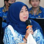 Bunda PAUD Kabupaten Barito Utara, Hj. Maya Savitri Shalahuddin, mengikuti pertemuan virtual (zoom meeting) bersama Tim Direktorat Bina Keluarga Balita dan Anak, Kementerian Kependudukan dan Pembangunan Keluarga/BKKBN. (foto : Diskominfosandi)