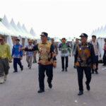 Bupati beserta rombongan meninjau lokasi kegiatan Batara Expo dan Hari Jadi Kabupaten Barito Utara di eks Bandara Beringin, Muara Teweh. (foto : Diskominfosandi)
