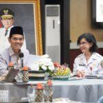 Pj. Sekda Linae Aden bersama Wakil Ketua Komisi II DPR RI Zulfikar Arse Sadikin. (foto : Ist)