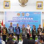 Pelepasan Kontingen Pesta Paduan Suara Gerejawi (Pesparawi) Nasional XIV Provinsi Kalimantan Tengah menuju Manokwari, Papua Barat. (Foto : Biro Adpim Kalteng)