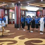 Pj. Sekretaris Daerah Provinsi Kalimantan Tengah, Linae Victoria Aden, memimpin Pengambilan Sumpah/Janji PNS di lingkungan Pemerintah Provinsi Kalimantan Tengah. (foto : Ist)