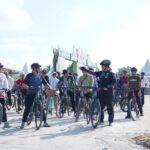 Bupati Barito Utara H. Shalahuddin bersama jajaran Pemerintah Kabupaten Barito Utara melaksanakan gowes pagi sekaligus meninjau kesiapan Batara Expo 2026 di kawasan Eks Bandara Beringin serta persiapan Upacara Hari Jadi ke-76 Kabupaten Barito Utara. (foto : Diskominfosandi Barut)