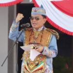 Gubernur Kalimantan Tengah Agustiar Sabran saat bertindak sebagai inspektur upacara pada peringatan Hari Jadi ke-24 Kabupaten Gunung Mas. (Foto : Ist)